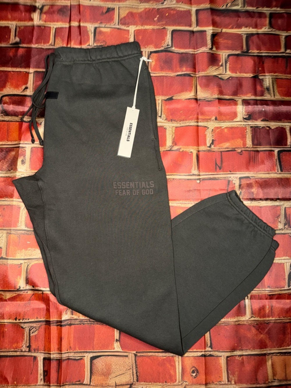 100% Authentic Essentials “Off black” Cuffed Sweatpants Mens Large